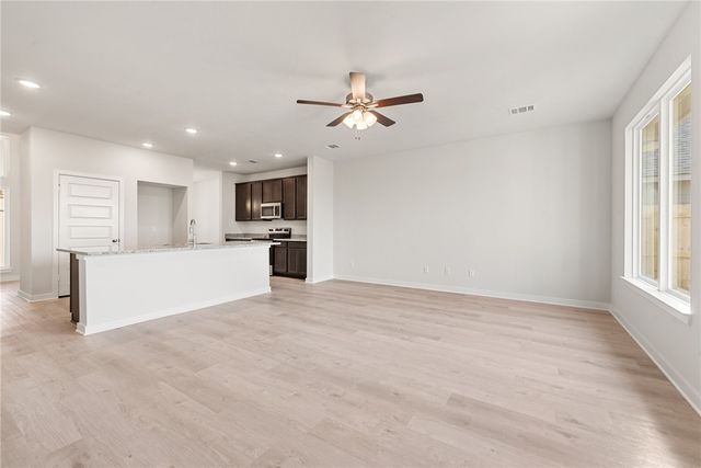 5661 Fox Bluff Drive, Bryan, TX 77807