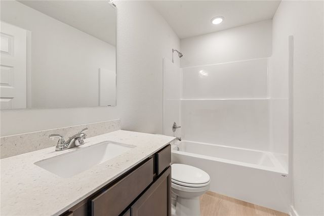 5661 Fox Bluff Drive, Bryan, TX 77807