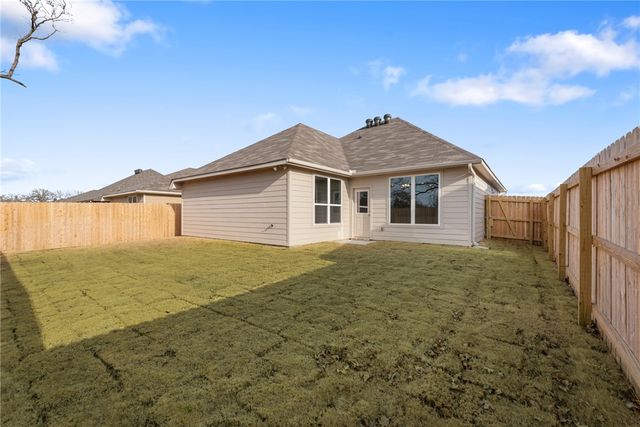 5661 Fox Bluff Drive, Bryan, TX 77807