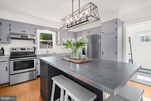 118 MARSHALL ST, Phoenixville, PA 19460