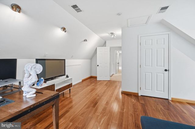 2506 PINOAK LN, Reston, VA 20191