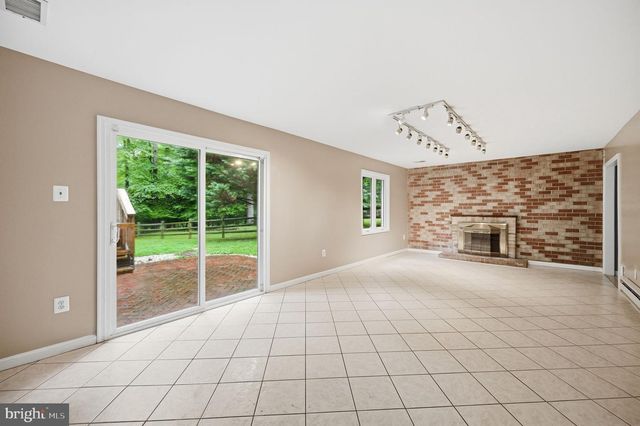 2506 PINOAK LN, Reston, VA 20191