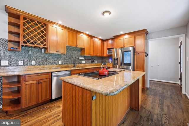 2506 PINOAK LN, Reston, VA 20191