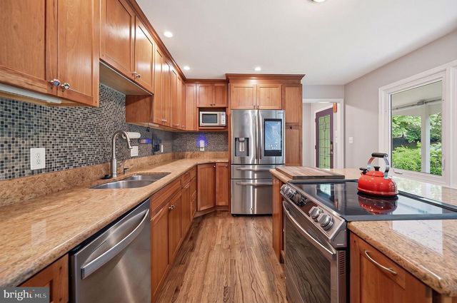 2506 PINOAK LN, Reston, VA 20191