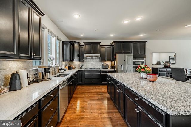 10 LOCKS FARM LN, Downingtown, PA 19335