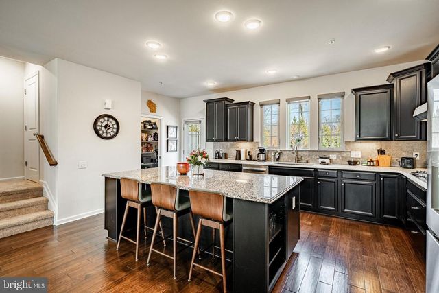 10 LOCKS FARM LN, Downingtown, PA 19335