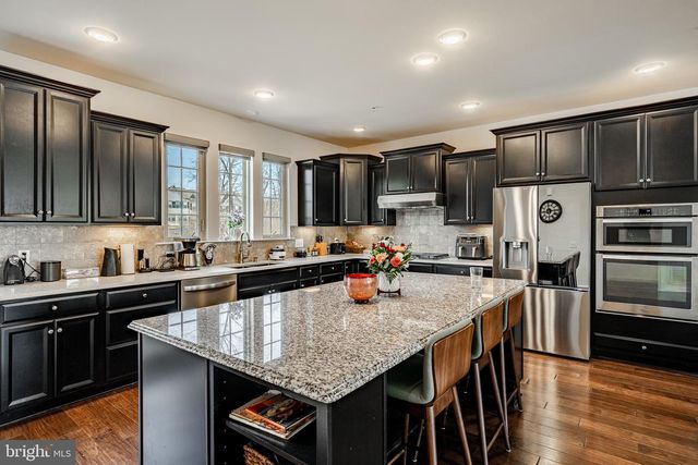 10 LOCKS FARM LN, Downingtown, PA 19335