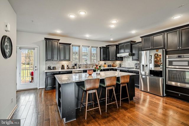 10 LOCKS FARM LN, Downingtown, PA 19335