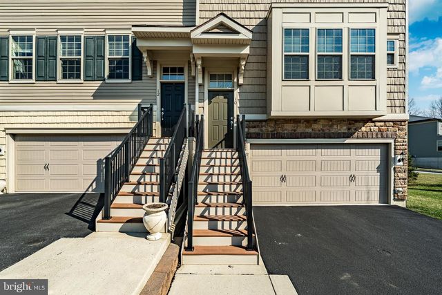 10 LOCKS FARM LN, Downingtown, PA 19335