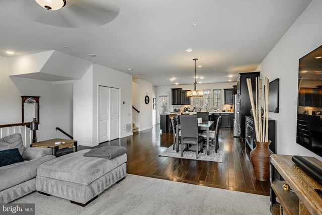 10 LOCKS FARM LN, Downingtown, PA 19335