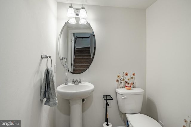 10 LOCKS FARM LN, Downingtown, PA 19335