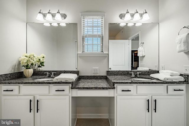 10 LOCKS FARM LN, Downingtown, PA 19335