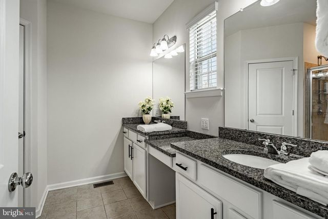 10 LOCKS FARM LN, Downingtown, PA 19335