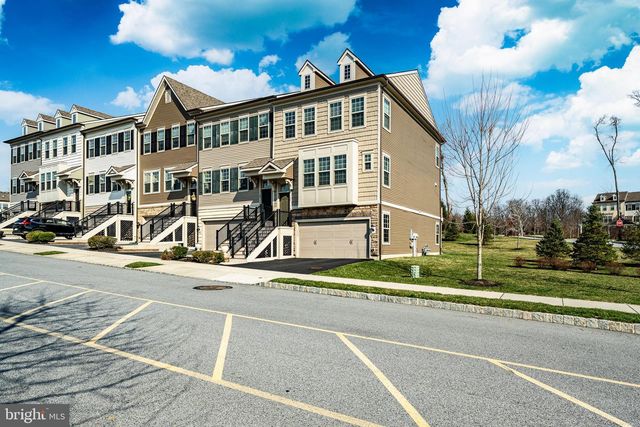 10 LOCKS FARM LN, Downingtown, PA 19335