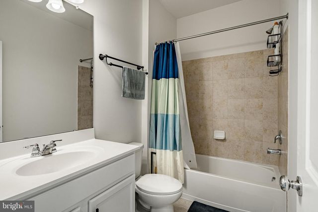 10 LOCKS FARM LN, Downingtown, PA 19335