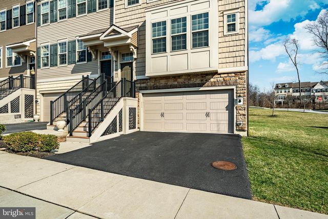 10 LOCKS FARM LN, Downingtown, PA 19335