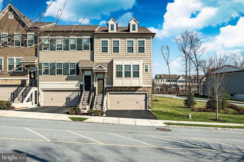 10 LOCKS FARM LN, Downingtown, PA 19335