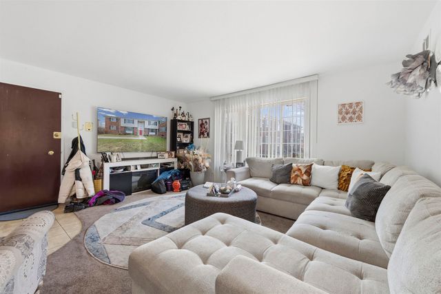 25344 Shiawassee Circle 110, Southfield, MI 48033