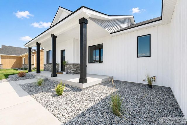 346 E 5th S, Sugar City, ID 83448