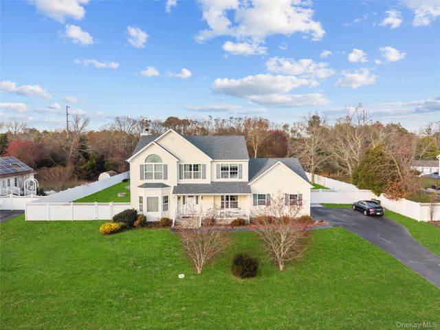 7 Bittersweet Lane, Center Moriches, NY 11934
