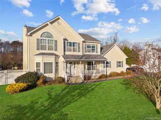 7 Bittersweet Lane, Center Moriches, NY 11934