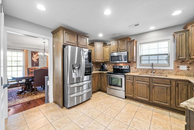 1049 Black Gum Ln, Clarksville, TN 37043