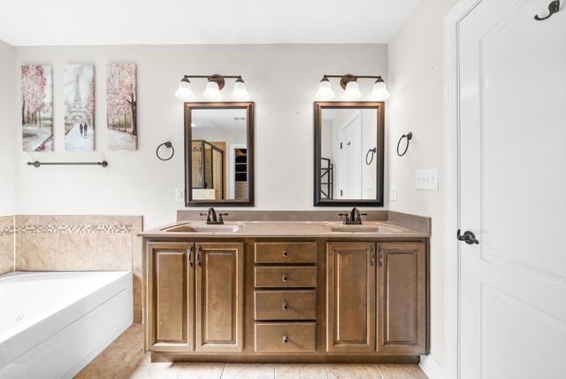 1049 Black Gum Ln, Clarksville, TN 37043