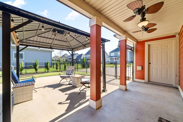1049 Black Gum Ln, Clarksville, TN 37043