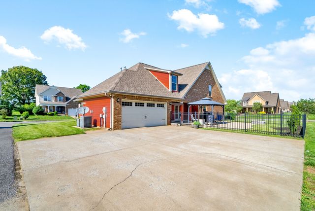 1049 Black Gum Ln, Clarksville, TN 37043