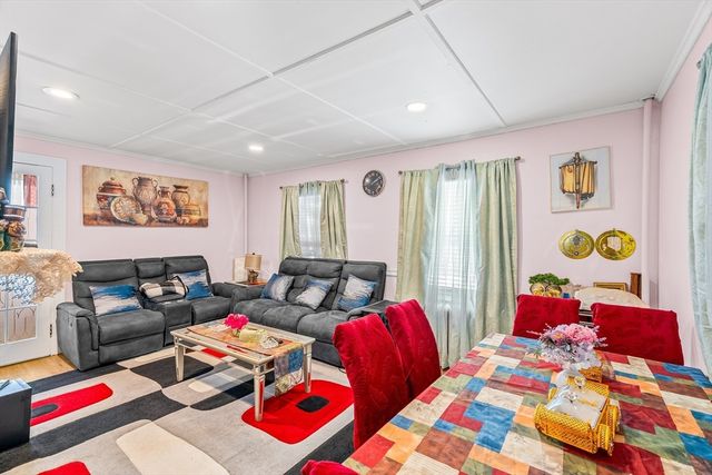 28 Maple Street, Southbridge, MA 01550