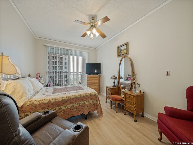 1 Towers Park Ln Apt 1513, San Antonio, TX 78209