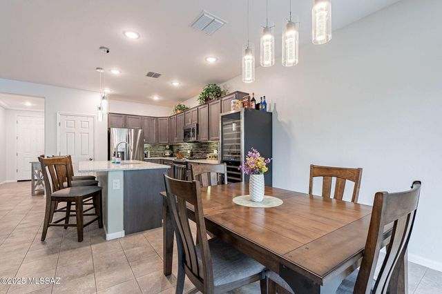 1190 Broken Hills Drive, Green Valley, AZ 85614