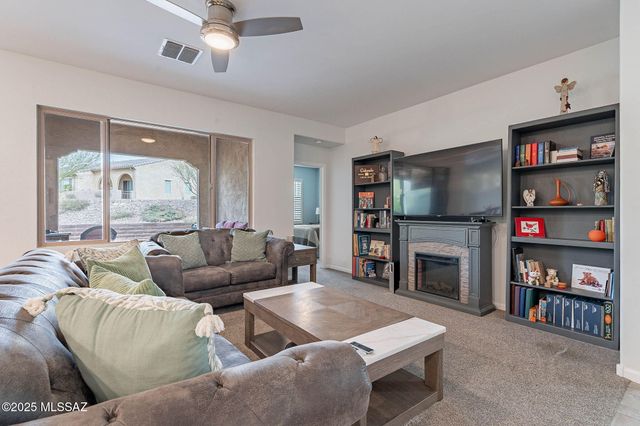 1190 Broken Hills Drive, Green Valley, AZ 85614