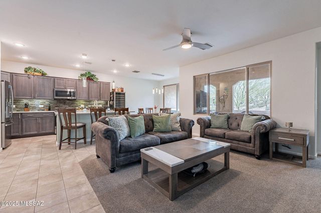 1190 Broken Hills Drive, Green Valley, AZ 85614