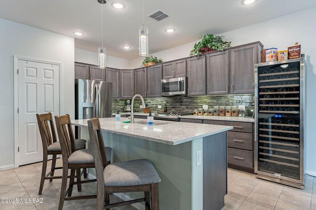 1190 Broken Hills Drive, Green Valley, AZ 85614