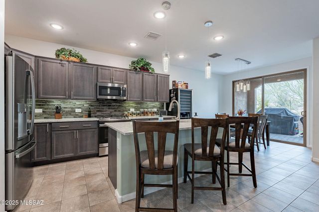 1190 Broken Hills Drive, Green Valley, AZ 85614