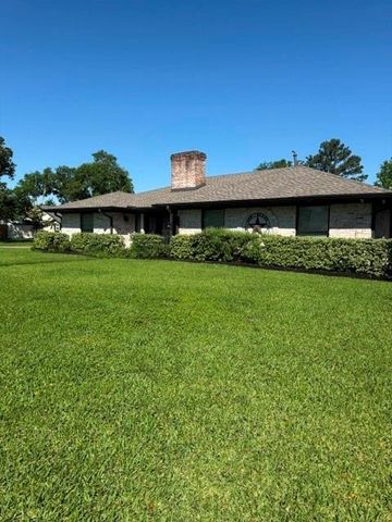 102 Cherry Tree Lane, Friendswood, TX 77546