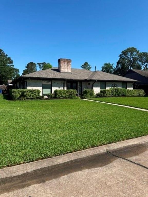 102 Cherry Tree Lane, Friendswood, TX 77546
