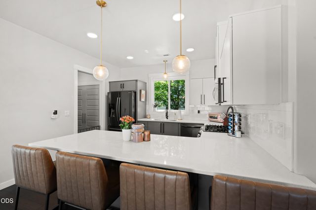 1142 N Haskell Street, Central Point, OR 97502