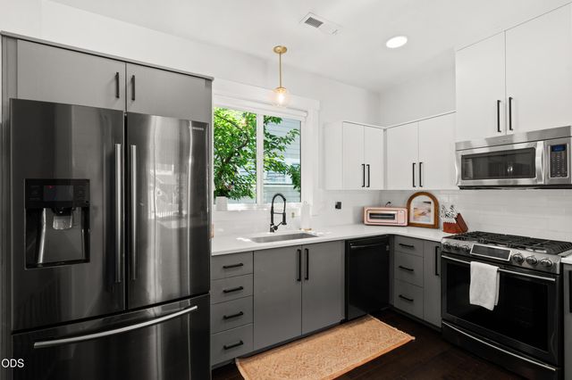 1142 N Haskell Street, Central Point, OR 97502