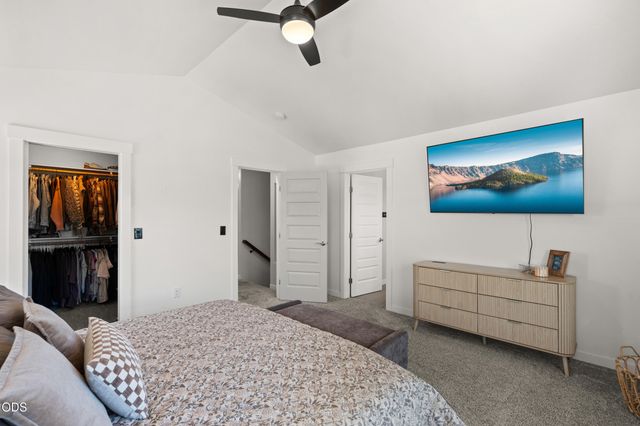 1142 N Haskell Street, Central Point, OR 97502