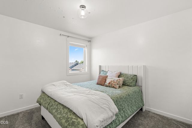 1142 N Haskell Street, Central Point, OR 97502
