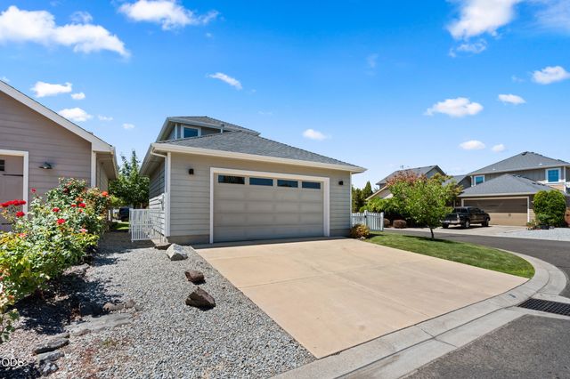 1142 N Haskell Street, Central Point, OR 97502