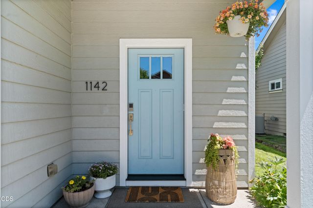 1142 N Haskell Street, Central Point, OR 97502