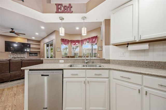 18302 SAINT JAMES COURT, Tampa, FL 33647