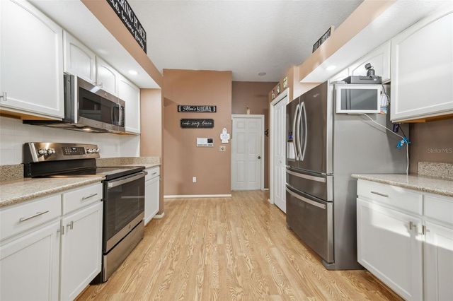 18302 SAINT JAMES COURT, Tampa, FL 33647