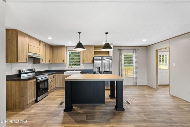 285 County Road 784A, Etowah, TN 37331