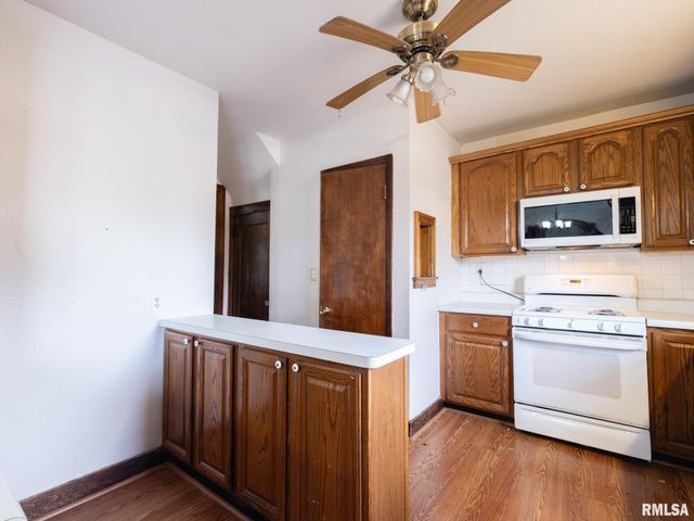2021 W CALLENDER Avenue, West Peoria, IL 61604