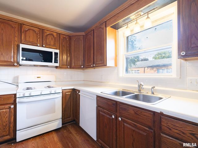 2021 W CALLENDER Avenue, West Peoria, IL 61604