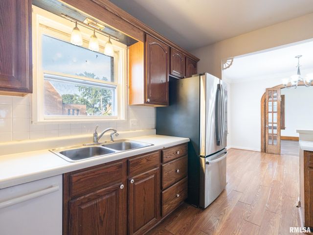 2021 W CALLENDER Avenue, West Peoria, IL 61604